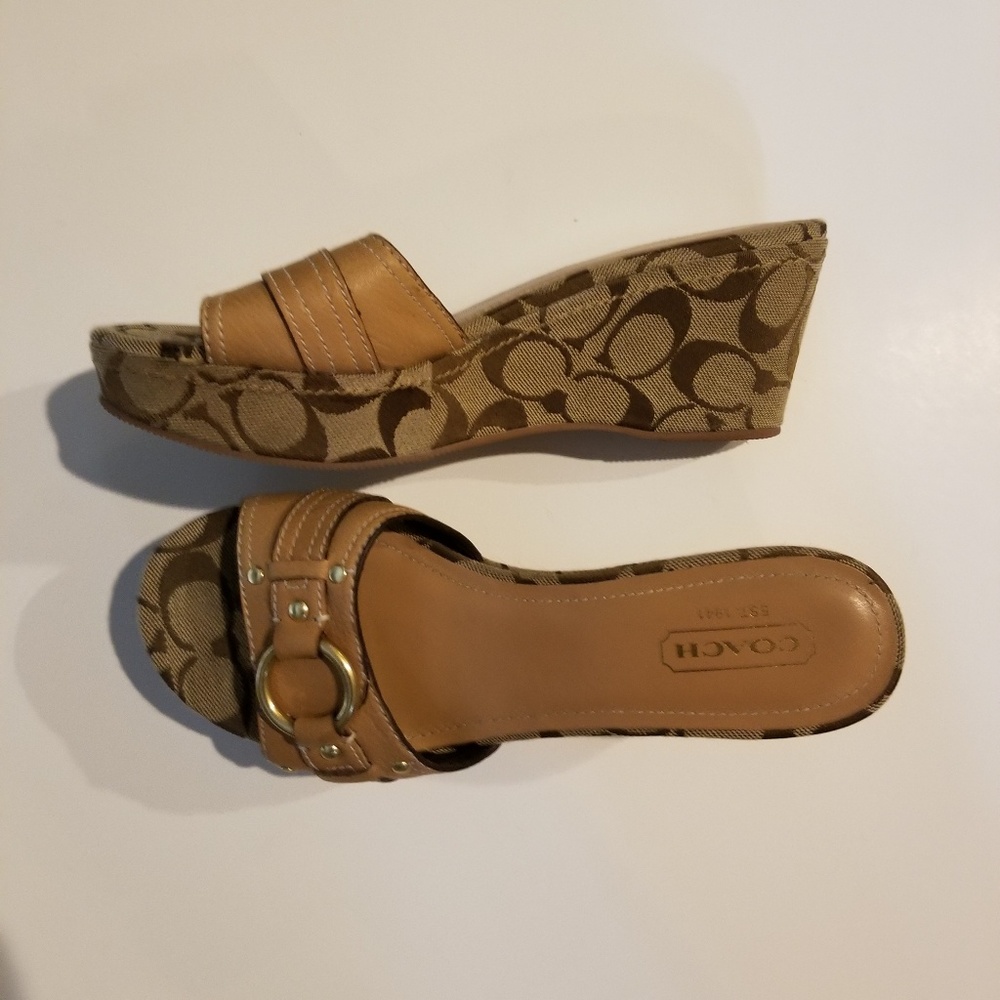 Ladies size 8 Coach wedges in excellent condition - Picture 2 of 3